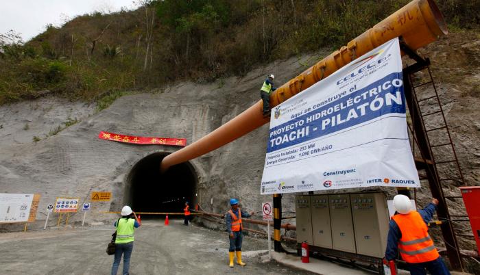 La hidroeléctrica ubicada entre Santo Domingo y Pichincha es uno de los proyectos emblemáticos del gobierno anterior. Su construcción, sin embargo, tuvo un freno por desavenencias con los constructores. Su operación sigue en espera.