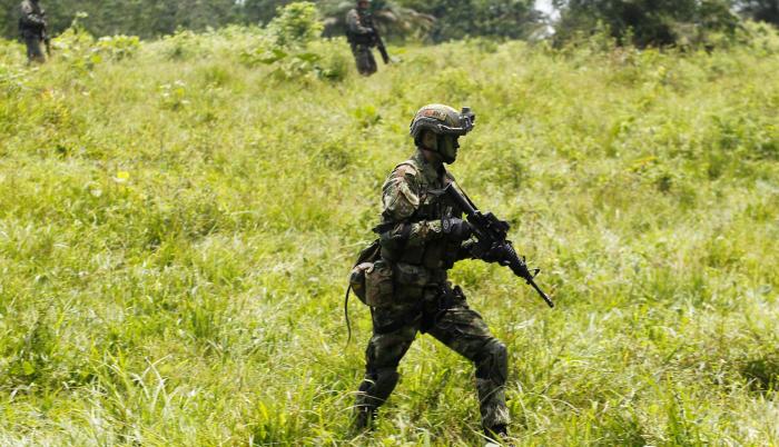 Ejército colombiano en zona fronteriza.