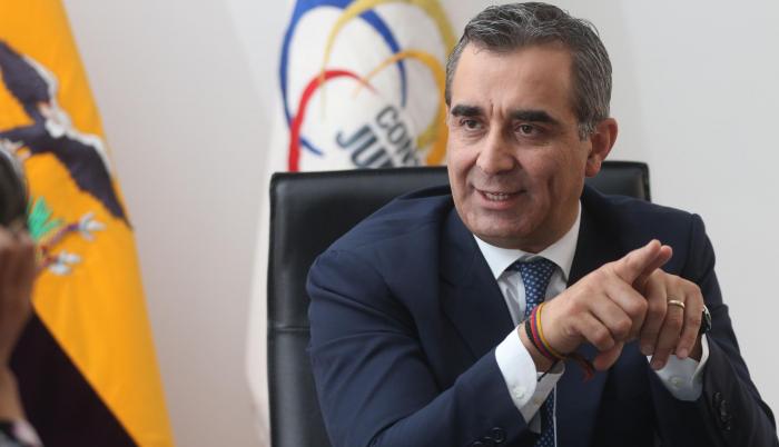 Guayaquileño. Ministro de Gobierno y de Justicia de Rafael Correa, de quien fue también su secretario particular. Preside la Judicatura.