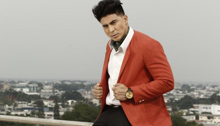 El actor y cantante habló de su relación con Samantha Grey, la novela en Gamavisión y el provecho que saca de los escándalos