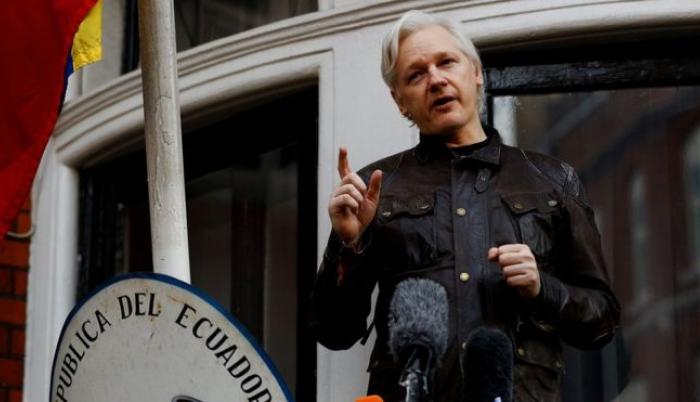 Assange, asilado en la embajada de Ecuador en Londres desde 2012, mantiene una orden de detención por parte de la justicia británica.