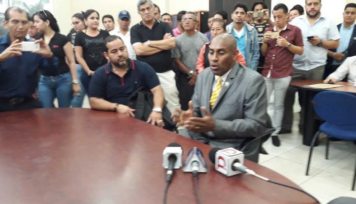 El encargado. Antonio Rodríguez visitó algunas facultades de la universidad.