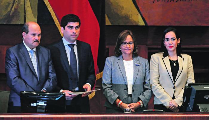 La posesión. Otto Sonnenholzner, junto a Carlos Bergmann y Elizabeth Cabezas.