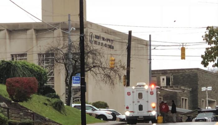 11 personas habrían fallecido tras el tiroteo registrado en Pittsburg.