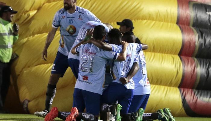 Referencial. Ronald de Jesús hizo el gol que pone a Macará como líder.