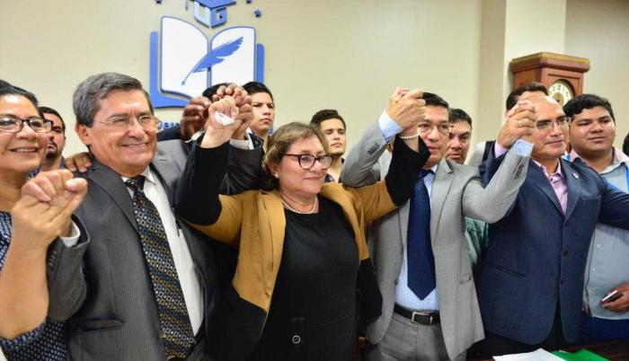 Dirigentes universitarios dicen que Gulnara Borja no reúne el perfil para ser rectora, pues solo tendría 10 meses como docente en Ecuador y el resto en una universidad de Brasil.