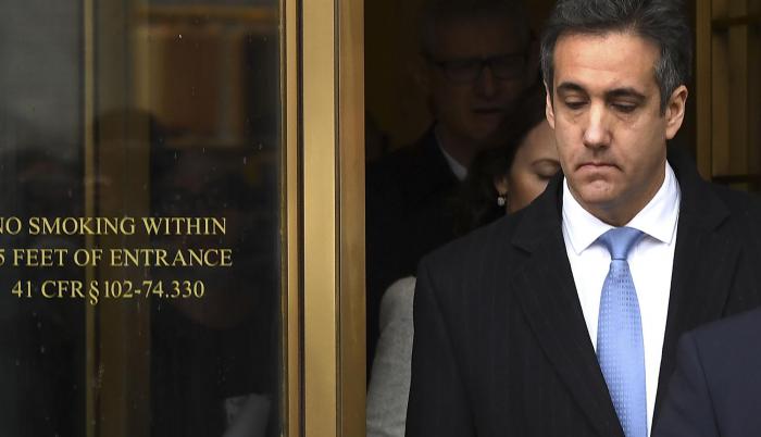 Cohen al momento de salir de la corte, tras recibir su sentencia.