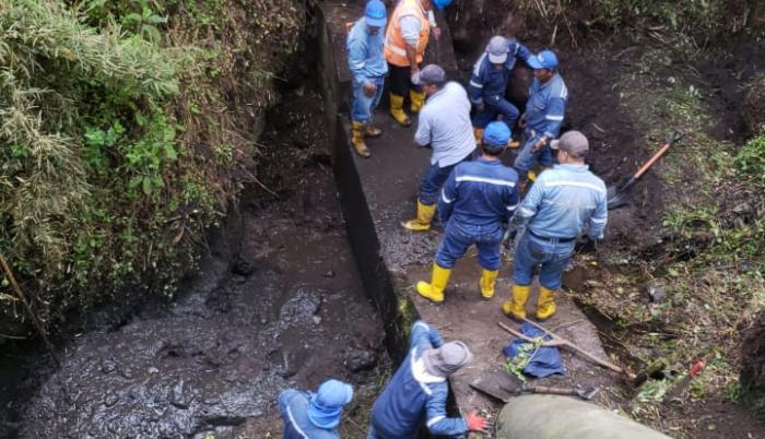 Cerca de 20 personas trabajan en el arreglo del sistema Tesalia.