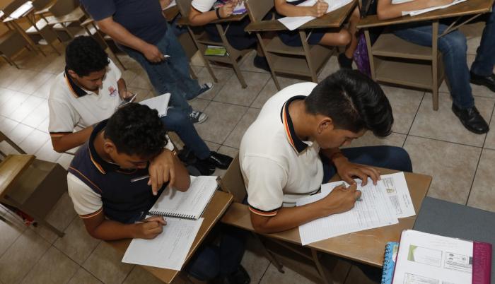 Imagen referencial. Los estudiantes que ya pertenecen al sistema educativo fiscal no deben realizar este proceso, ya que tienen matrícula automática para el siguiente año lectivo.