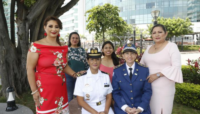 Protagonistas. Patricia Morejón (izq.), Lourdes Serrano, Gabriela Urquizo, Génesis López, Bertha Aguirre y Martha Herrera.