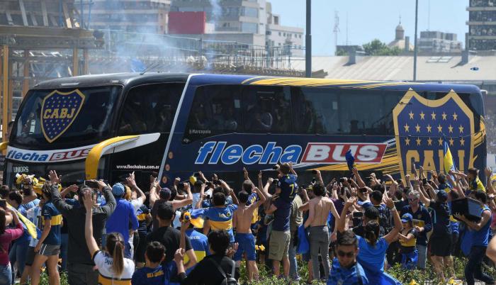 La entrada de Boca Juniors al estadio de River Plate no fue la esperada.