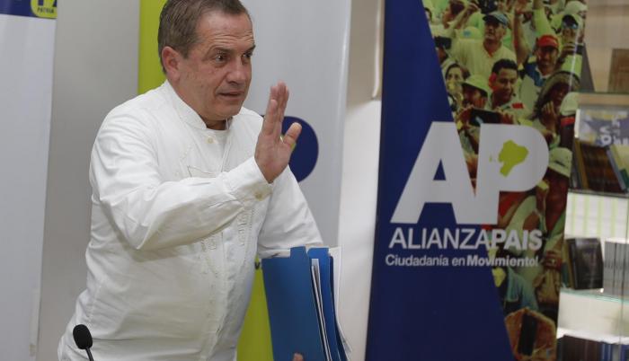 Encuentro. Patiño hace una gira por España y habla con migrantes
