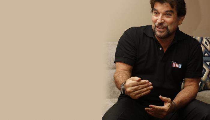 Su trayectoria ha sido mayoritariamente siendo reportero y presentador de televisión.
