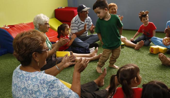 Actividades. Como parte del programa, a determinada hora de la jornada ambos grupos se juntan.