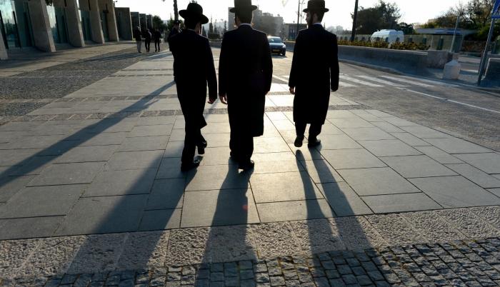 Cambios. Jóvenes israelíes empiezan a dejar la comunidad ultraortodoxa (en hebreo, haredim, temerosos de Dios), para buscar su propio camino.