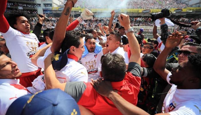 La emoción se apoderó del plantel universitario.