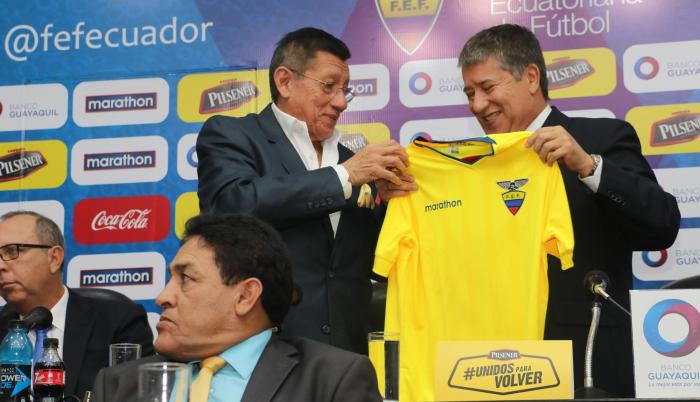 Relación. Villacís y Gómez no se abrazaron públicamente tras la entrega de la camiseta tricolor de la selección nacional.