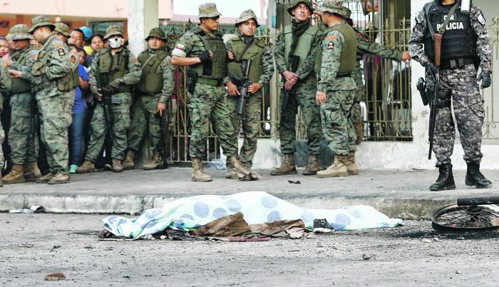 Hechos. Las tres personas masacradas fueron detenidas por un robo, pero la turba los acusó de ‘robaniños’.