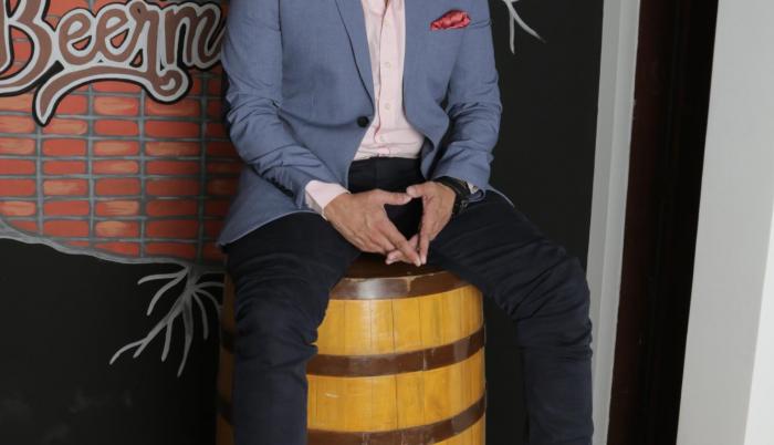 Pipo desempeñó diversos trabajos, desde bodeguero y cocinero hasta profesor de tenis.