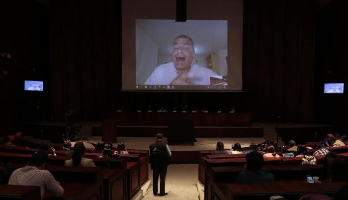 La Comisión Ocasional Legislativa que investiga los hechos solicitó la versión del exmandatario a través de Skype.