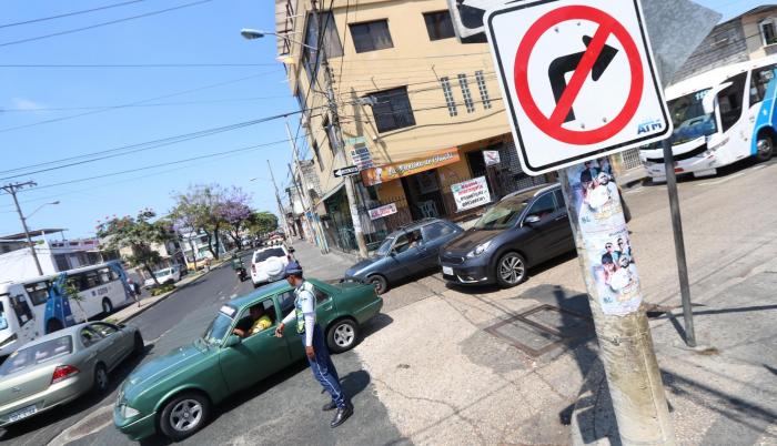 Hasta el viernes, el Primer Pasaje 2-A era bidireccional. Son varias las modificaciones que se analizan en este sector de la ciudad, debido a la carga vehicular.