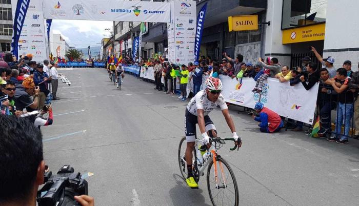 Pablo Caicedo cumplió un tiempo de tres horas y siete minutos.