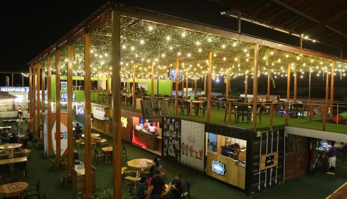 La Cuadra. Es un patio de comida. Ocupa 10.500 m2, 8.000 son para parqueadero.
