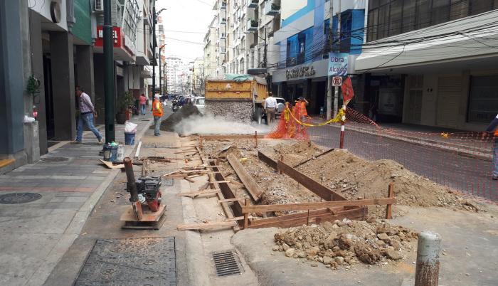 En esta imagen se observa la desaparición de la berma. Algo así sucederá en 15 esquinas a lo largo de la calle.