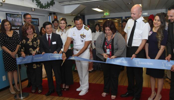 Inauguración. Autoridades portuarias, del Concejo y delegados de la Gobernación participaron de la ceremonia de apertura. (Cristian Vasconez / EXPRESO)