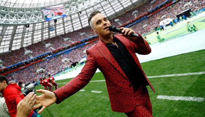 Fox se excusa por el gesto obsceno de Robbie Williams