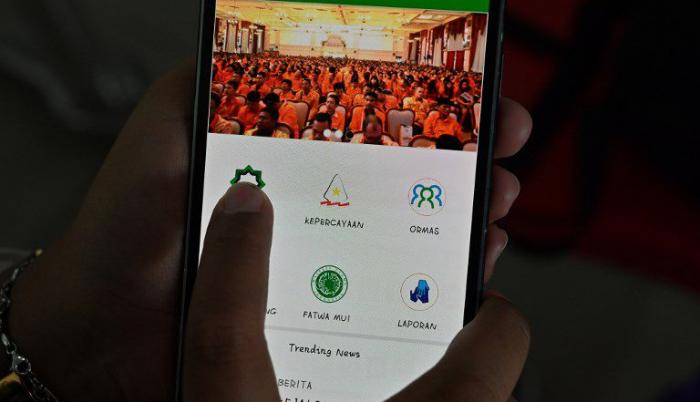 Los usuarios pueden denunciar aquellos grupos que practiquen un culto diferente a las seis corrientes religiosas reconocidas en Indonesia.