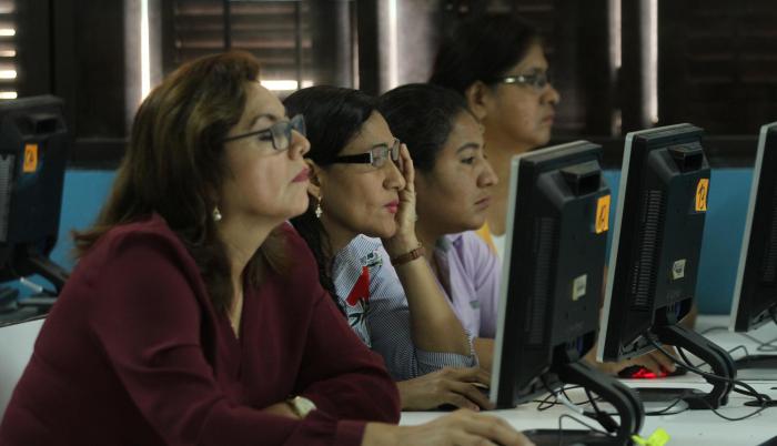 Evaluación. Cerca de 60 maestros rindieron las pruebas psicométricas en uno de los laboratorios del colegio Rita Lecumberri.