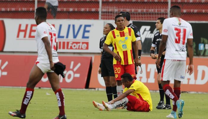 Los jugadores de Aucas nunca pudieron tomar las riendas del partido.