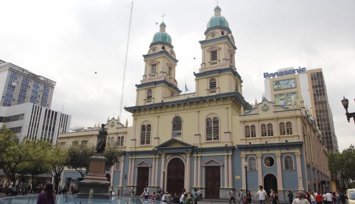 La pileta donde la mujer se sumergió se encuentra en el centro histórico de Guayaquil.