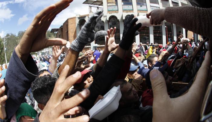 Aglomeraciones. La situación en la frontera entre Ecuador y Colombia se complica por la cantidad inusual de ciudadanos venezolanos.