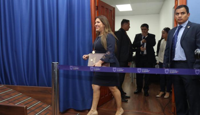 Vicuña, elegida en enero con el voto de 70 asambleístas, renunció el martes tras ser acusada de presuntos cobros indebidos de dinero.