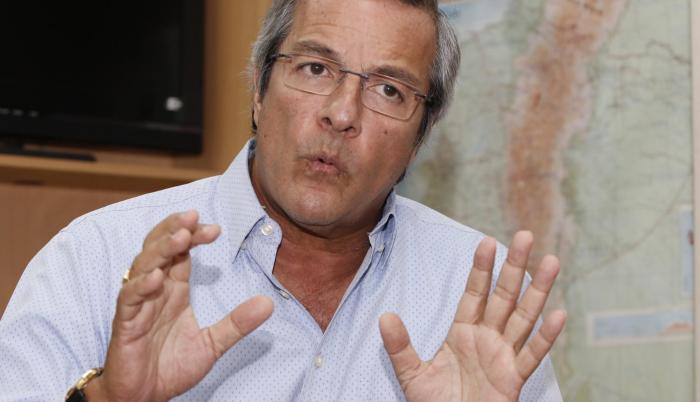 Prefecto del Guayas y precandidato a la Alcaldía de Guayaquil por el movimiento Centro Democrático. Con el movimiento UNO en alianza con Sociedad Patriótica llegó a la Prefectura en 2009.