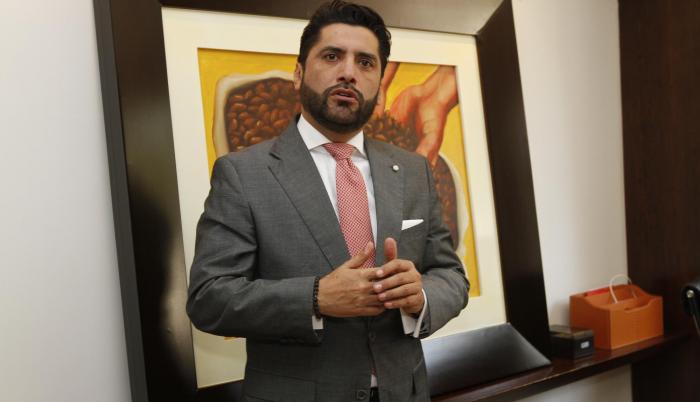 “Entendemos que ya dejó de ser el presidente del Comité Empresarial Ecuatoriano y que ahora el ministro de Economía debe responder no por un sector, sino por todo el país”, manifestó Ontaneda.