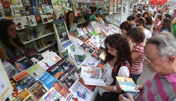 Personas acudieron al primer día de la Feria del Libro 2018.