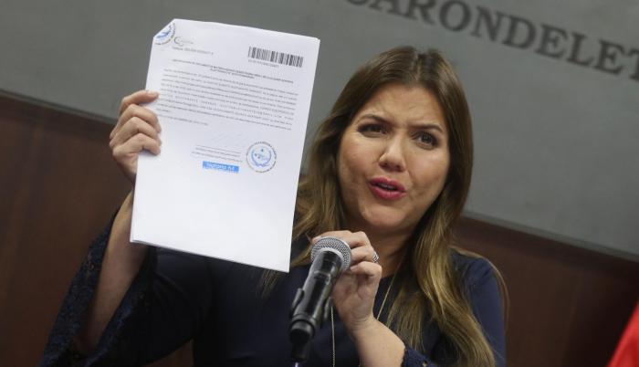 El 27 de noviembre María Alejandra Vicuña dio una rueda de prensa en el Salón Azul de Carondelet donde habló sobre las supuestos diezmos cobrados a un exasesor.