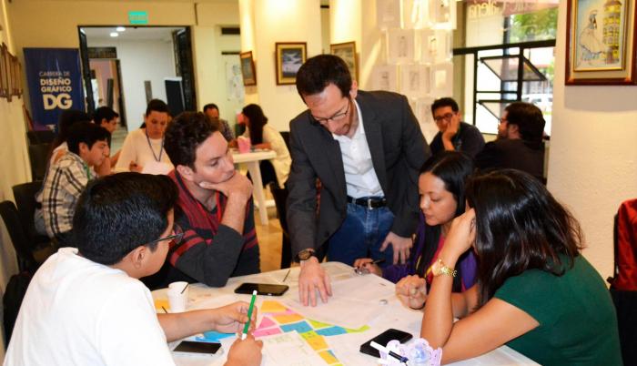 Los participantes deberán generar ideas en el marco de los retos planteados, que puedan convertirse en proyectos innovadores, con modelos de negocio rentables y escalables en temáticas de gestión de tráfico y de servicio públicos.