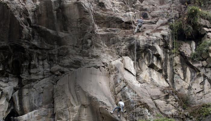 El Rodadero. Cuenta con una gran pared de roca de unos 26 metros de altura. Tiene establecidas 14 rutas, de diferente dificultad, que se ampliarán a 20.