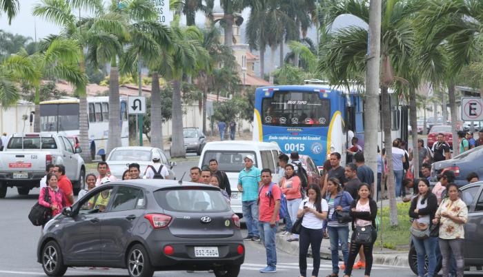 Hecho. Para algunos residentes, además de ruido y contaminación, los autobuses afectarán la calzada.