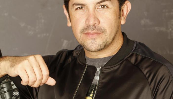 En Sharon la hechicera pronto lo veremos como el desalmado productor Damián Monroy.