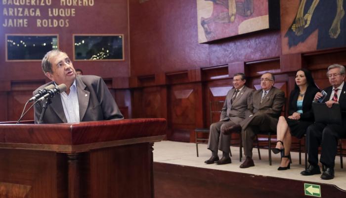Presentación. Los vocales del Consejo Nacional Electoral (CNE) acompañaron a Rafael Estrella durante su exposición en el pleno de la Asamblea.