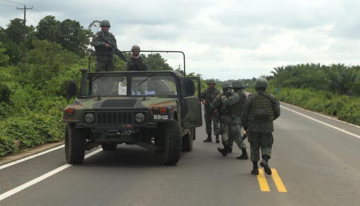 Mataje. Los controles y patrullajes en la frontera se ejecutan con vehículos blindados y artillería de guerra.