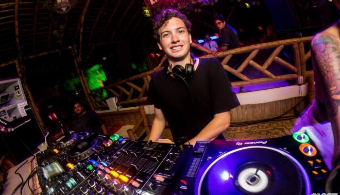 Hace más de un año tocando en Lost Beach Club en Montañita.