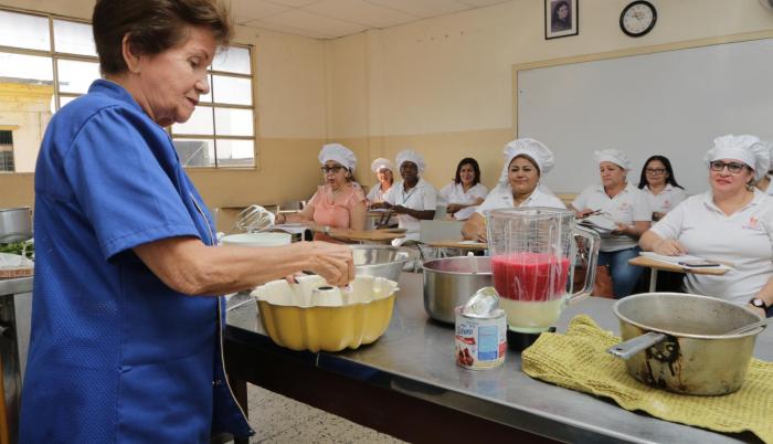 Gastronomía. Esta es una de las dieciséis carreras que se imparten a las mujeres que estudian en la fundación.