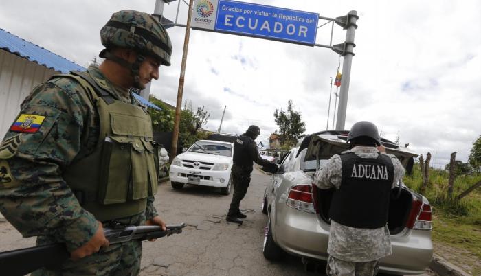 Controles. El personal de la Policía Nacional y del Ejército Ecuatoriano realiza operativos en toda la frontera.