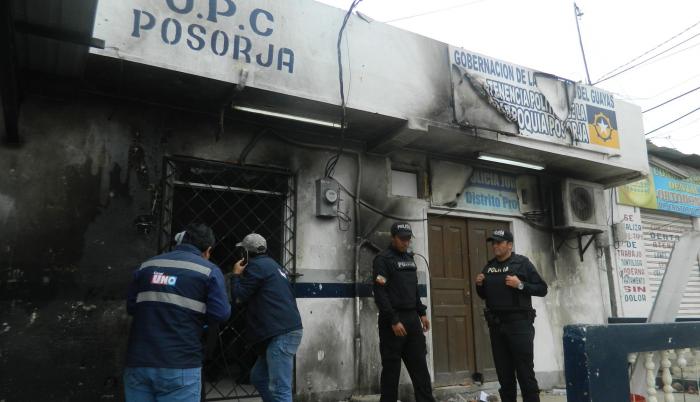 Estado en el que quedó el cuartel policial de Posorja.